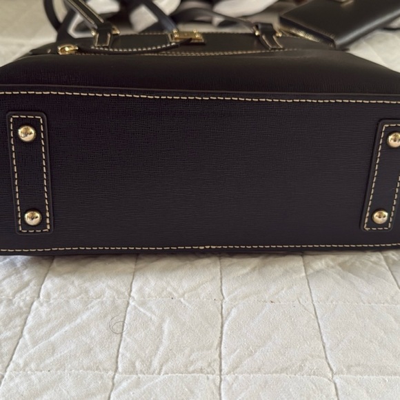 Dooney & Bourke Saffiano Shopper plus large zip around wristlet - Picture 9 of 9